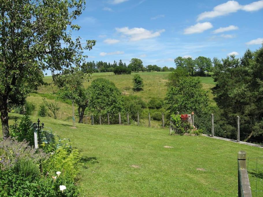 Cottage By The Chateau With Pool In National Parc Les Salles-Lavauguyon Exterior photo