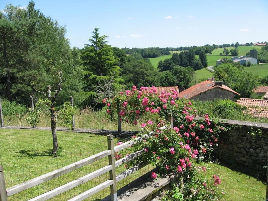 Cottage By The Chateau With Pool In National Parc Les Salles-Lavauguyon Exterior photo
