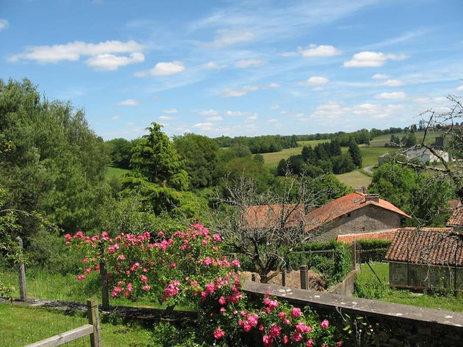Cottage By The Chateau With Pool In National Parc Les Salles-Lavauguyon Exterior photo