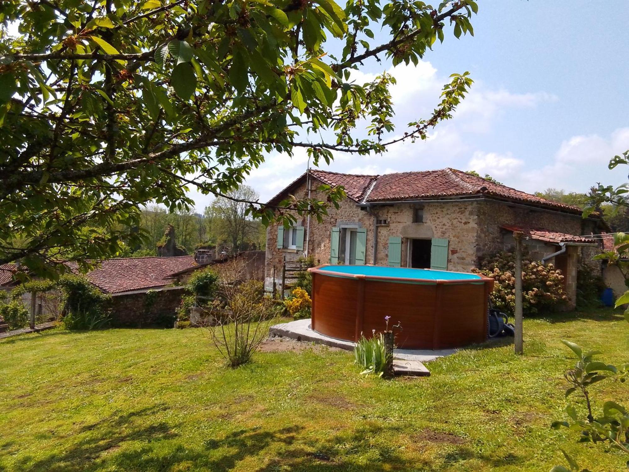 Cottage By The Chateau With Pool In National Parc Les Salles-Lavauguyon Exterior photo