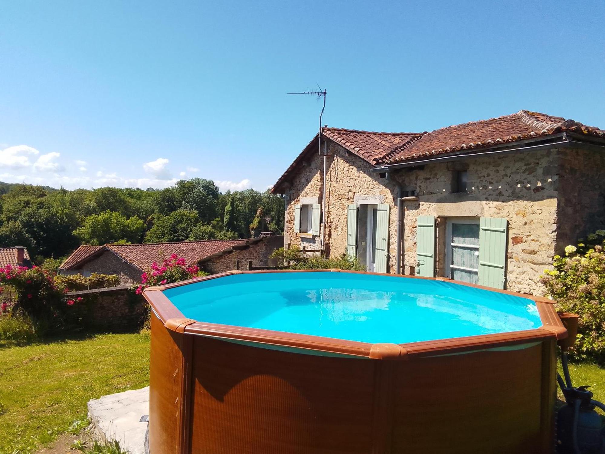 Cottage By The Chateau With Pool In National Parc Les Salles-Lavauguyon Exterior photo